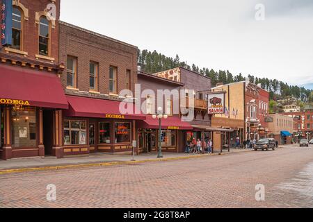 Deadwood, Stati Uniti d'America - 31 maggio 2008: Main Street centro. La sala da gioco Bodega e il ristorante-bar ospitano 3 edifici con altre Steakhouse e saloon busi Foto Stock