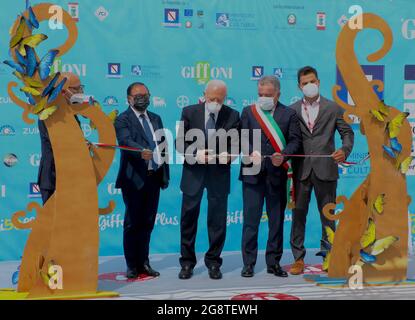 Salerno, Salerno, Italia. 21 luglio 2021. Il Governatore della Regione Campania Vincenzo De Luca taglia il nastro, inaugurando ufficialmente la 50a edizione di uno dei Giffoni Film Festival, interamente riservato ai bambini. (Credit Image: © Paola desiderio/ZUMA Press Wire) Foto Stock