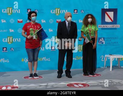 Salerno, Salerno, Italia. 21 luglio 2021. Vincenzo De Luca, Governatore della Regione Campania, si è Unito ai rappresentanti della giovane delegazione di giurati e di udienza per aprire la 50a edizione del Giffoni Film Festival. Ha sottolineato l'importanza di mantenere viva la cultura anche ai tempi del COVID. Il festival prende il via con rigorosi protocolli COVID, a causa di un aumento dei casi registrati in Italia. (Credit Image: © Paola desiderio/ZUMA Press Wire) Foto Stock