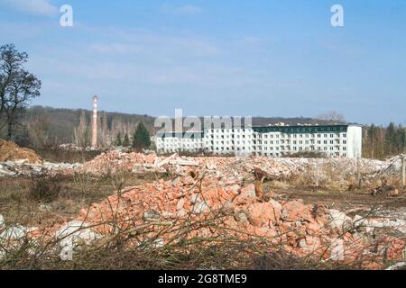 Immagine della distruzione di edifici abitati sovietici a Milovice Bozi Dar nella repubblica Ceca. Milovice Bozi Dar era una base militare sovietica abbandonata Foto Stock