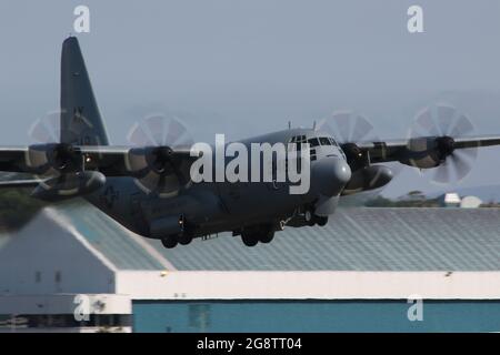 165348, un Lockheed C-130T Hercules gestito dalla marina degli Stati Uniti, all'aeroporto internazionale di Prestwick in Ayrshire, Scozia. Foto Stock