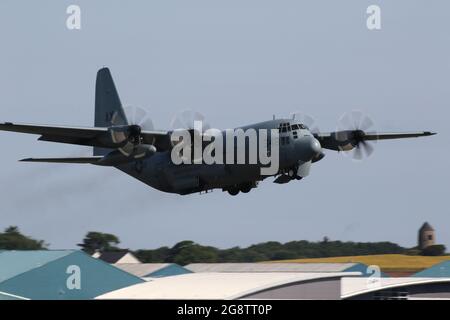 165348, un Lockheed C-130T Hercules gestito dalla marina degli Stati Uniti, all'aeroporto internazionale di Prestwick in Ayrshire, Scozia. Foto Stock