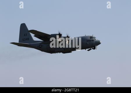 165348, un Lockheed C-130T Hercules gestito dalla marina degli Stati Uniti, all'aeroporto internazionale di Prestwick in Ayrshire, Scozia. Foto Stock