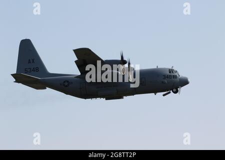 165348, un Lockheed C-130T Hercules gestito dalla marina degli Stati Uniti, all'aeroporto internazionale di Prestwick in Ayrshire, Scozia. Foto Stock