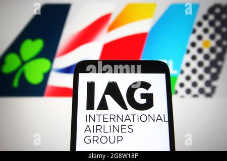 Ucraina. 22 luglio 2021. In questa illustrazione, sullo schermo di uno smartphone viene visualizzato il logo di International Airlines Group (IAG) o International Consolidated Airlines Group. (Foto di Pavlo Gonchar/SOPA Images/Sipa USA) Credit: Sipa USA/Alamy Live News Foto Stock