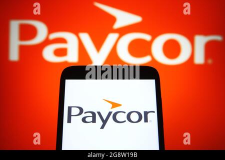 Ucraina. 22 luglio 2021. In questa illustrazione fotografica viene visualizzato un logo Paycor su uno smartphone e sullo schermo del pc. (Foto di Pavlo Gonchar/SOPA Images/Sipa USA) Credit: Sipa USA/Alamy Live News Foto Stock