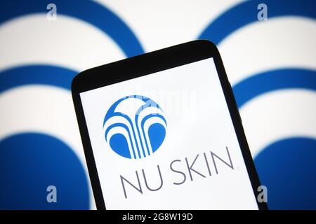 Ucraina. 22 luglio 2021. In questa illustrazione viene visualizzato un logo Nu Skin (Nu Skin Enterprises) sullo schermo di uno smartphone. (Foto di Pavlo Gonchar/SOPA Images/Sipa USA) Credit: Sipa USA/Alamy Live News Foto Stock
