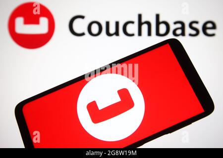 Ucraina. 22 luglio 2021. In questa illustrazione fotografica, sullo schermo di uno smartphone e di un pc viene visualizzato il logo Couchbase di una società di software. (Foto di Pavlo Gonchar/SOPA Images/Sipa USA) Credit: Sipa USA/Alamy Live News Foto Stock