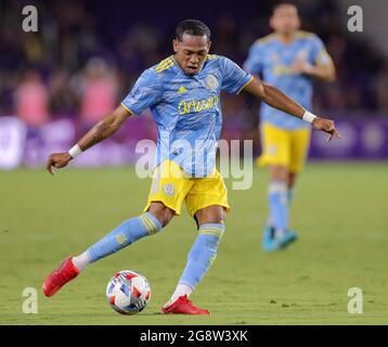 Florida, Stati Uniti. 22 luglio 2021: IL centrocampista della Philadelphia Union JOSE ANDRES MARTINEZ (8) imposta un pass durante la partita Orlando City vs Philadelphia Union all'Exploria Stadium di Orlando, Florida, il 22 luglio 2021. (Immagine di credito: © Cory Knowlton/ZUMA Press Wire) Foto Stock