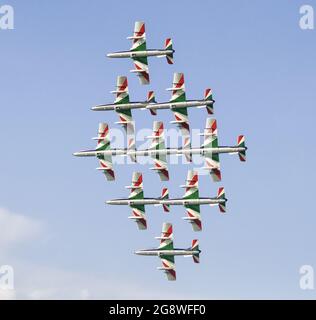 PESARO, ITALIA - 14 agosto 2016: Un Tricolore frecce italiane pattuglia acrobatica in aria Foto Stock