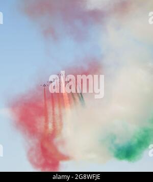 PESARO, ITALIA - 14 agosto 2016: Un Tricolore frecce italiane pattuglia acrobatica in aria Foto Stock