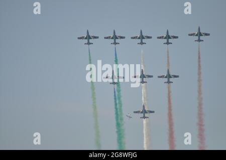 PESARO, ITALIA - 14 agosto 2016: Un Tricolore frecce italiane pattuglia acrobatica in aria Foto Stock