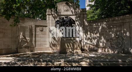 Il Memoriale anglo-belga del 1920 sul Victoria Embankment, Londra; un regalo dal Belgio, disegnato da Sir Reginald Blomfield, bronzo di Victor Rousseau Foto Stock