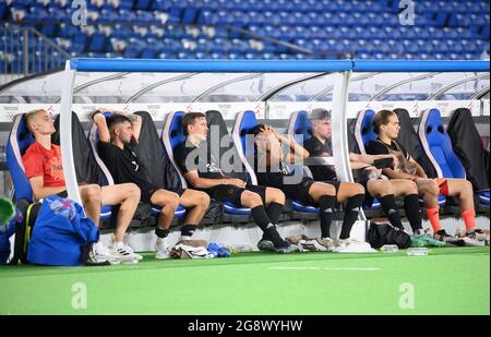 Yokohama. 22 luglio 2021. Da sinistra a destra Amos PIPPER (GER), Marco RICHTER (GER), Max KRUSE (GER), Nadiem AMIRI (GER) Anton STACH (GER) deluso sul banco dei giocatori. Calcio turno preliminare di uomini gruppo D, Brasile (BRA) - Germania (GER) 4: 2, il 22 luglio 2021 a Yokohama. Olimpiadi estive 2020, dal 23.07. - 08.08.2021 a Tokyo/Giappone. Â di credito: dpa/Alamy Live News Foto Stock