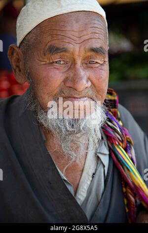 Ritratto dell'uomo uzbeko a Samarcanda, Uzbekistan Foto Stock