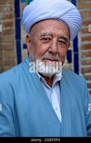 Ritratto dell'uomo uzbeko a Samarcanda, Uzbekistan Foto Stock