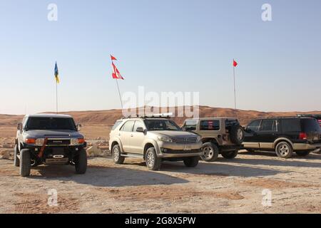 Veicoli 4x4 (4 ruote motrici) al 'XQuarry' Off-Road and Adventure Park situato nel deserto di Mleiha nell'emirato di Sharjah, Emirati Arabi Uniti. Foto Stock