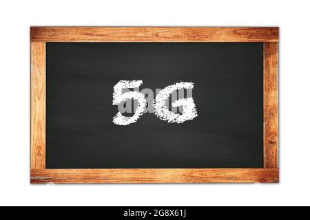 Testo 5G scritto su lavagna di legno nera. Foto Stock