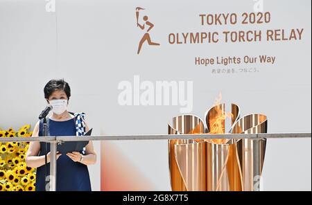 Tokyo, Giappone. 23 luglio 2021. Il Governatore di Tokyo Yuriko Koike parla durante il relè della torcia olimpica Tokyo 2020 nella piazza del cittadino dell'ufficio del Governo Metropolitano di Tokyo, Giappone, venerdì 23 luglio 2021. Foto di Keizo Mori/UPI Credit: UPI/Alamy Live News Foto Stock