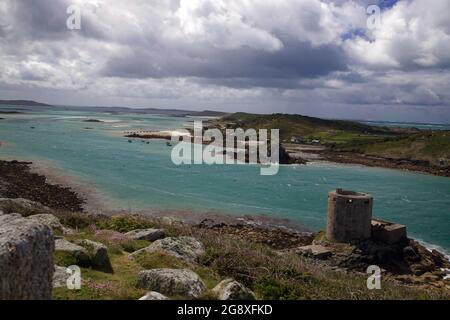 Isole di Scilly visto dall'estremità nord di Tresco Foto Stock