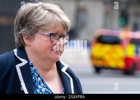 Londra UK 21 luglio 2021 Thérèse Coffey, Segretario del lavoro e delle pensioni presso l'ufficio del gabinetto, Whitehall, London Credit Ian DavidsonAlamy Live News Foto Stock