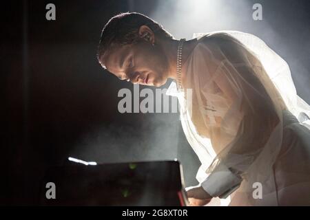 Dario Mangiaracina (la Rappresentante di Lista) durante la Rappresentante di Lista - Lunaria 2021, Concerto a Recanati (MC), Italia, 22 luglio 2021 Foto Stock