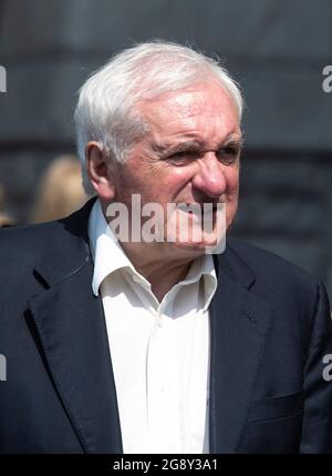 L'ex Taoiseach Bertie Ahern partecipa ai funerali dell'ex politico Des o'Malley presso la Chiesa del Sacro cuore a Donnybrook, Dublino. Data immagine: Venerdì 23 luglio 2021. Foto Stock