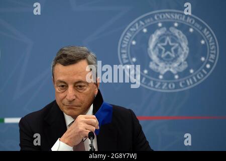 Roma, Italia. 22 luglio 2021. Il Premier italiano Mario Draghi durante la conferenza stampa alla fine del gabinetto del Ministro.Roma (Italia), 22 luglio 2021 Photo Pool Augusto Casasoli Insifefoto Credit: Insifefoto srl/Alamy Live News Foto Stock