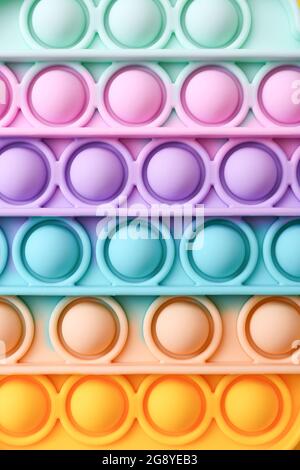 Colorato antistress sensoriale fidget giocattolo spingere pop it , primo piano Foto Stock