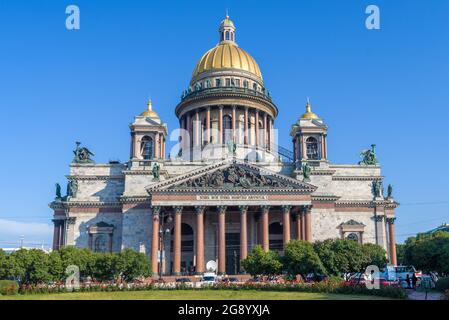SAN PIETROBURGO, RUSSIA - 25 LUGLIO 2019: Vista della cattedrale di Issakievsky in un giorno di sole giugno Foto Stock