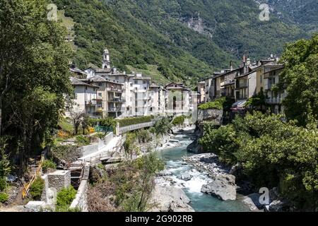 Bella città di Chiavenna in Lombardia, Italia Foto Stock