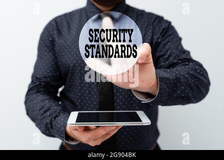 Firma che mostra gli standard di sicurezza. Internet Concept l'ambito delle funzioni e delle funzionalità di sicurezza necessarie per presentare la discussione sulle nuove idee tecnologiche Foto Stock