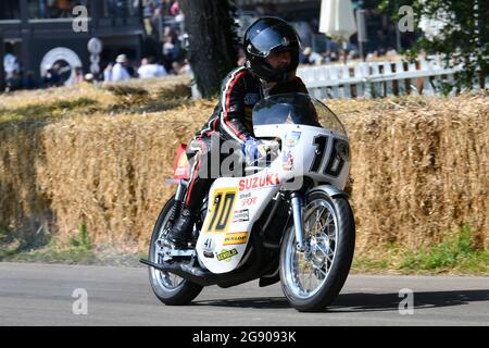 Terence Williams, Seeley-Suzuki TR500, 50 anni di Suzuki in Gran Premio di corsa, Goodwood Festival of Speed, The Maestros - Motorsport's Great All-Roun Foto Stock