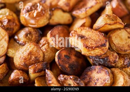 pieno di zeppe di patate fritte, foto di patate come sfondo Foto Stock