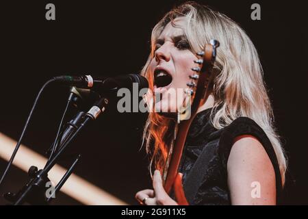 Suffolk, Regno Unito. 23 luglio 2021. Wolf Alice titolo giorno 1 di Latitude 2021 Credit: Thomas Jackson/Alamy Live News Foto Stock