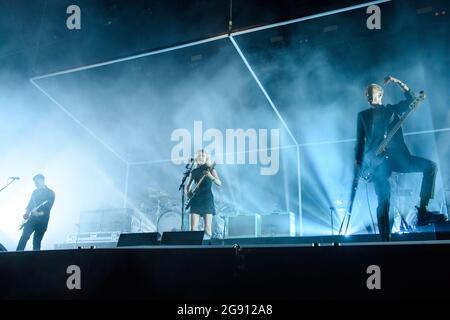 Southwold, Regno Unito. 23 luglio 2021. Wolf Alice si esibisce il primo giorno del festival Latitude a Henham Park, Southwold, Suffolk. Data immagine: Venerdì 23 luglio 2021. Il credito fotografico dovrebbe essere: Matt Crossick/Empics/Alamy Live News Foto Stock