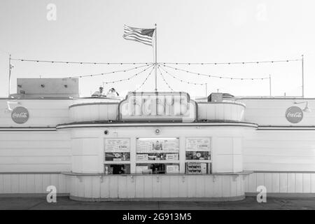 Rubys Diner, sul molo di Balboa, a Newport Beach, Orange County, California Foto Stock