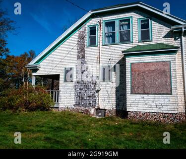 La casa abbandonata di Matthew Lynch, sull'isola di McNabs è una casa d'ispirazione artigianale e Bungalow Foto Stock