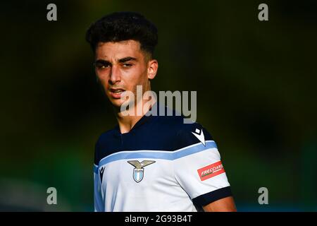 Auronzo di Cadore, Italia. 23 luglio 2021. Raul Moro della SS Lazio si guarda durante la partita di calcio pre-stagione tra SS Lazio e US Triestina. SS Lazion ha vinto 5-2 su US Trientina. Credit: Nicolò campo/Alamy Live News Foto Stock