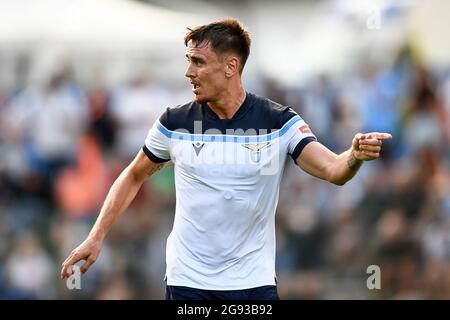 Auronzo di Cadore, Italia. 23 luglio 2021. Patricio Gabarron delle SS Lazio gesti durante la partita di calcio pre-stagione tra SS Lazio e US Triestina. SS Lazion ha vinto 5-2 su US Trientina. Credit: Nicolò campo/Alamy Live News Foto Stock