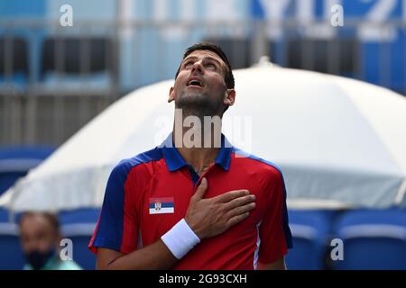 Tokyo, Giappone. 24 luglio 2021. Tennis: Olimpiadi, uomini singoli, 1 ° turno, Djokovic (Serbia) - Dellien (Bolivia), al Ariake Tennis Park. Novak Djokovic reagisce dopo la fine della partita. Egli i singoli con 6:2, 6:2 contro Dellien. Credit: Marijan Murat/dpa/Alamy Live News Foto Stock