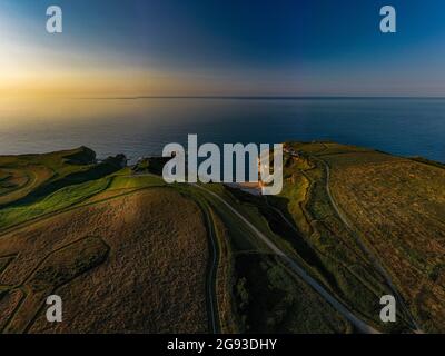 North Yorkshire Coast Line intorno a Whitby Scarborough Filey Flamborough Head Thornwick Bay Aerial Drone Photography DJI Cliffs Seaside Ice Crème Mavic Foto Stock