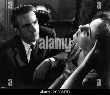 MONTGOMERY CLIFT ed ELIZABETH TAYLOR in IMPROVVISAMENTE LA SCORSA ESTATE 1959 direttore JOSEPH L. MANKIEWICZ giocare Tennessee Williams sceneggiatura Gore Vidal produttore Sam Spiegel Horizon Pictures / Columbia Pictures Foto Stock