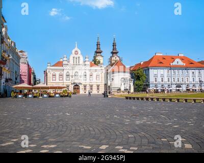 Timisoara, Romania - 06.19.2021: Chiesa ortodossa serba (Episcopia Ortodoxă Sârbă de Timișoara) situata in Piazza dell'Unione, Timisoara. Foto Stock