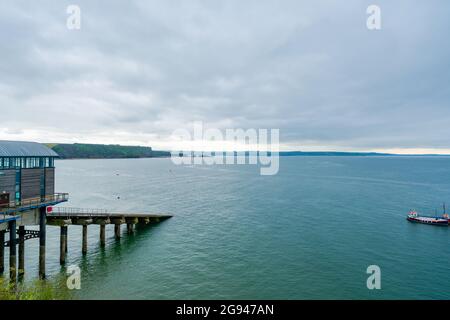 Baia di Carmarthen vista da Tenby, Pembrokeshire del sud, Galles Foto Stock