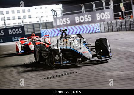 Londra, Regno Unito. 25 luglio 2021. Stoffel Vandoorne di Mercedes-EQ Formula e durante le Qualifiche e Super Pole precedenti al round 12: 2021 Heineken London e-Prix al circuito Excel sabato 24 luglio 2021 a LONDRA, INGHILTERRA. Credit: Taka G Wu/Alamy Live News Foto Stock