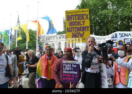 Londra, Regno Unito. 24 luglio 2021. Peter Tatchell al riscattare Pride marzo a Londra . Credit: Jessica Girvan/Alamy Live News Foto Stock