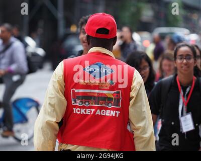 Immagine di un'agenzia di biglietti Grey Line vicino a Times Square, New York. Foto Stock