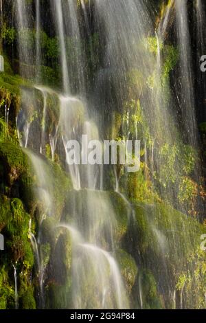 Rowland Lake Falls, vicino alla Coyote Wall, all'area panoramica nazionale della Columbia River Gorge, Washington Foto Stock