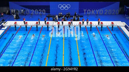 Tokyo, Giappone. 24 luglio 2021. Zhang Yufei (4a R) della Cina compete durante i 100m di calore delle farfalle femminili ai Giochi Olimpici di Tokyo 2020 a Tokyo, Giappone, il 24 luglio 2021. Credit: Xia Yifang/Xinhua/Alamy Live News Foto Stock